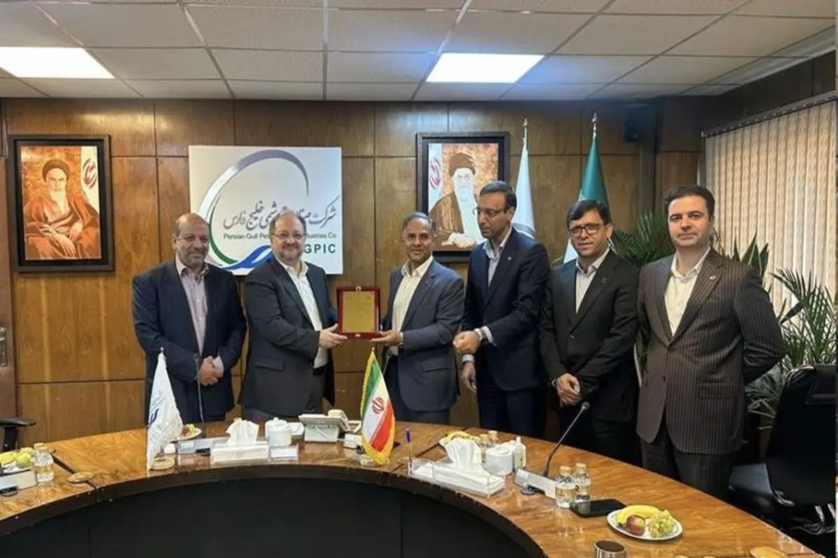 تبریک مدیرعامل بانک تجارت به هلدینگ خلیجفارس در پی کسب رتبه ۱۲ ردهبندی جهانی ICIS