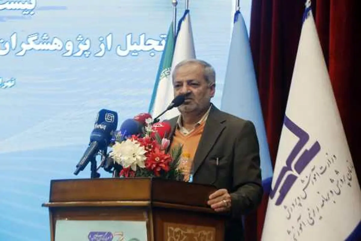 پژوهش باید به جریان عمومی در مدارس تبدیل شود