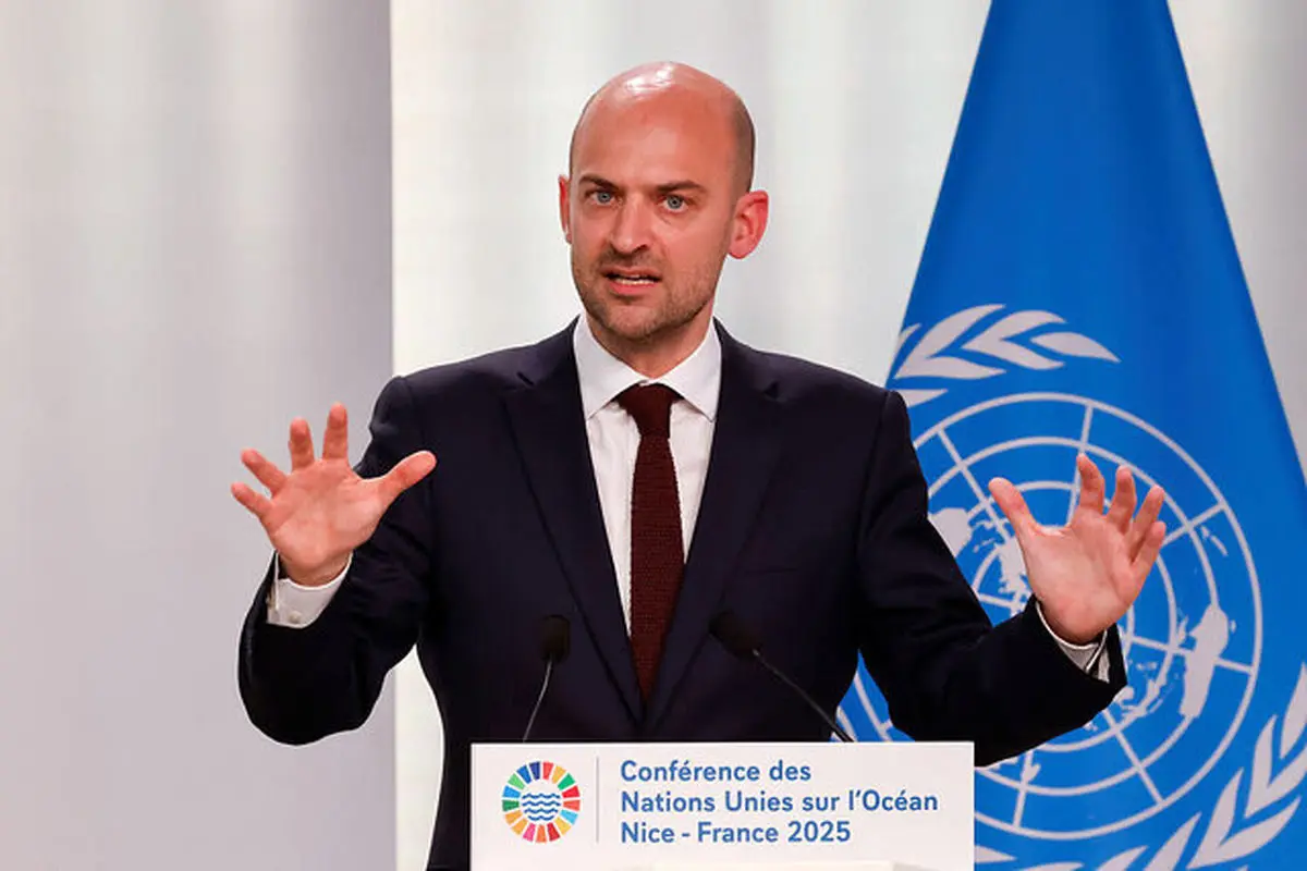 فرانسه از ناترازی روابط اقتصادی اروپا با چین انتقاد کرد